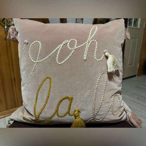 NWOT Kohl’s Pink Pillow with “Ooh La La” in Script - Picture 2 of 8